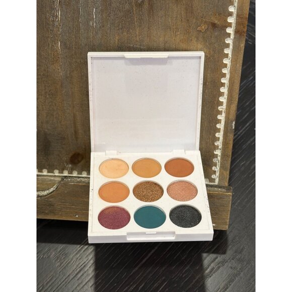 Chica Beauty Fiesta Mini Eyeshadow Palette  Vegan  9 Shades - Picture 3 of 3